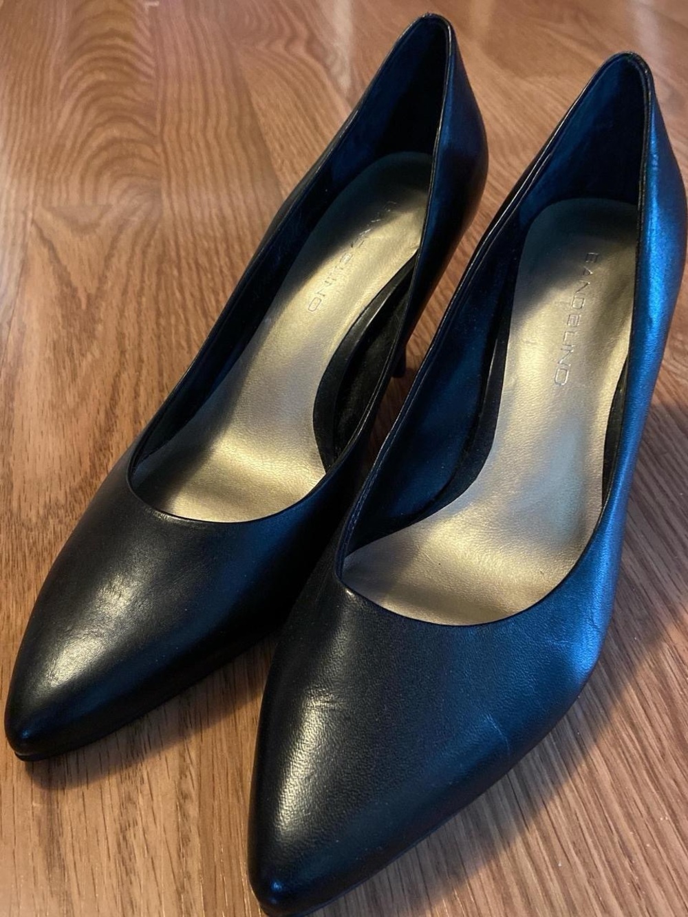 Bandolino Black Pointed Toe Leather Heels